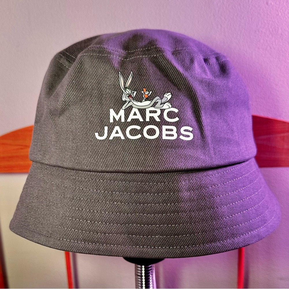 NWT Looney Tunes X Marc Jacobs Bucket Hat 🐰